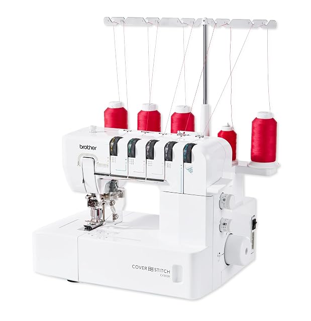 Macchina per punto copertura Brother CV3550, vista di tre quarti anteriore