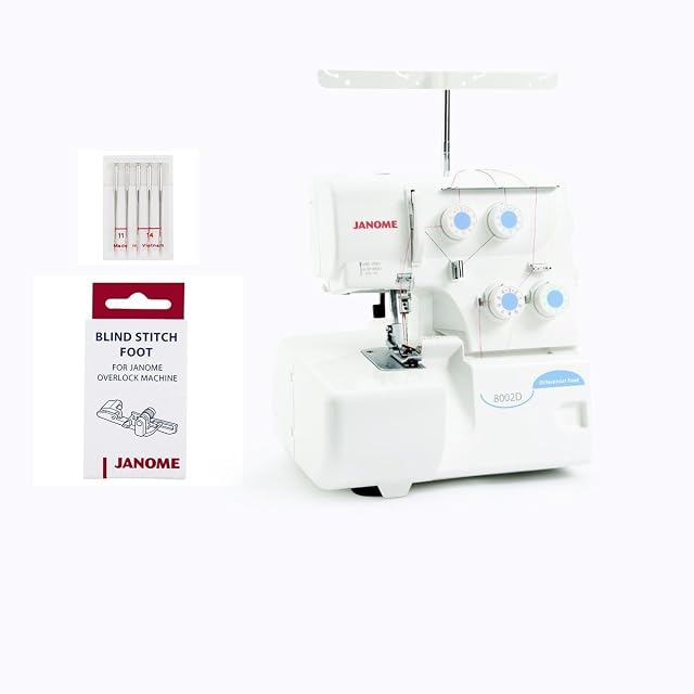 Tagliacuci Janome 8002D, vista di tre quarti anteriore