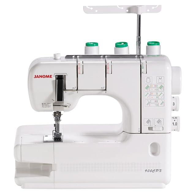 Macchina per punto copertura Janome CoverPro 900CPX, vista di tre quarti anteriore