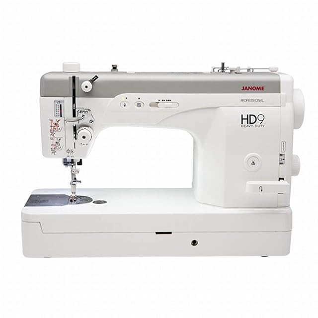 Macchina da cucire a punto diritto Janome HD9 Professional, vista di tre quarti anteriore
