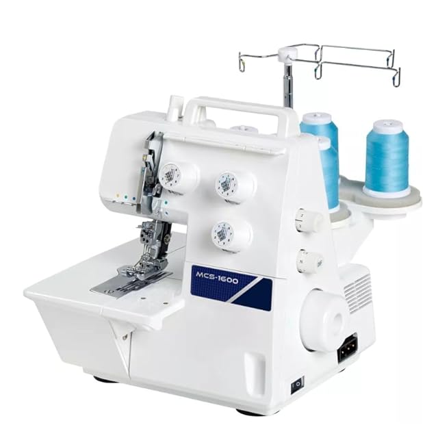 Macchina per punto copertura e catenella Juki MCS-1500, vista di tre quarti anteriore